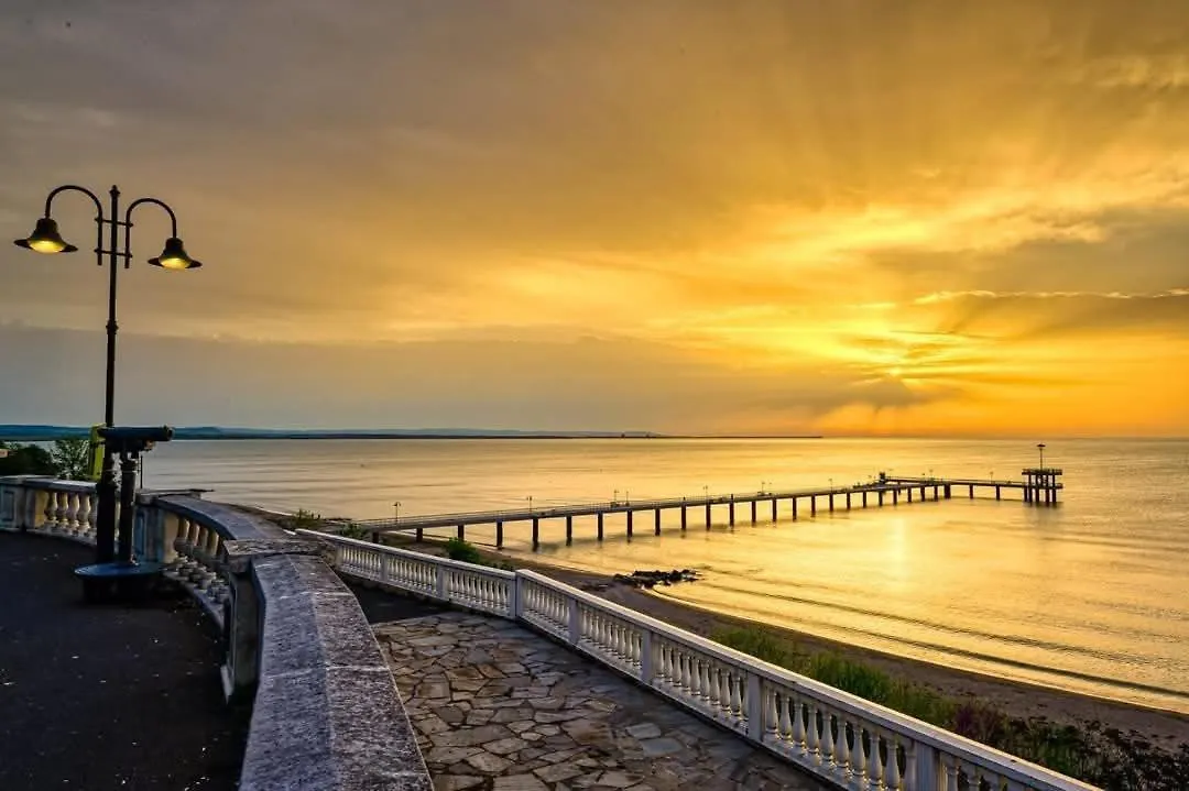 Aura Beach Apartment Burgas 0*,